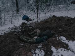 28 - Volunteers at a military training in northern Kyiv- - ebadbeec-ddf9-46c1-819d-d0d412b1f838