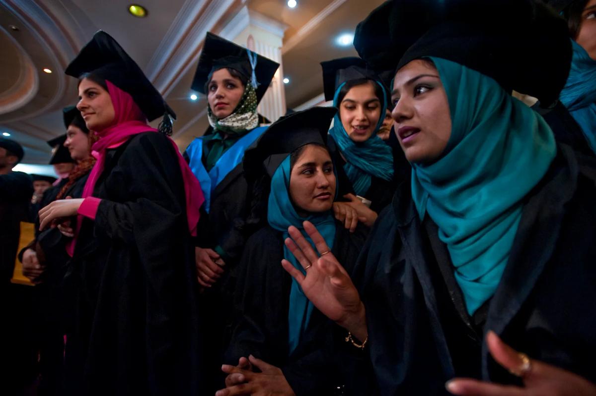 AFGHANWOMEN090410_3372