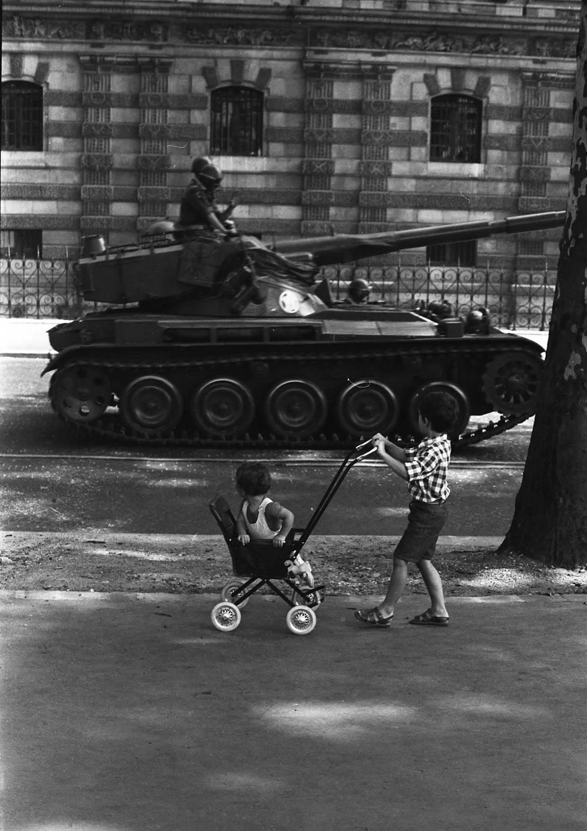 Véhicule militaire 14 juillet, 1969